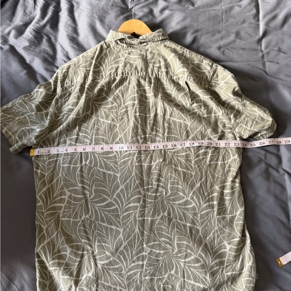 Vince. Men’s Dried Cactus Green Knotted Leaves Short Sleeve Button Up Shirt - Picture 13 of 14